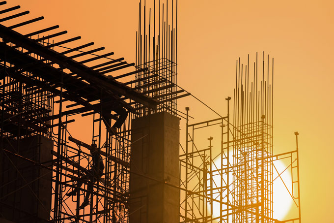 Pela 1ª vez em 33 meses, construção civil criou empregos em julho